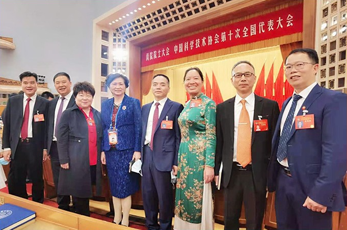 黄名勇：三十年磨一剑 从雪峰山走出的“大蒜素之王”(图4)