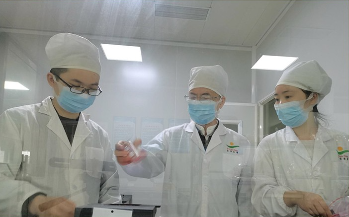 黄名勇：三十年磨一剑 从雪峰山走出的“大蒜素之王”(图3)