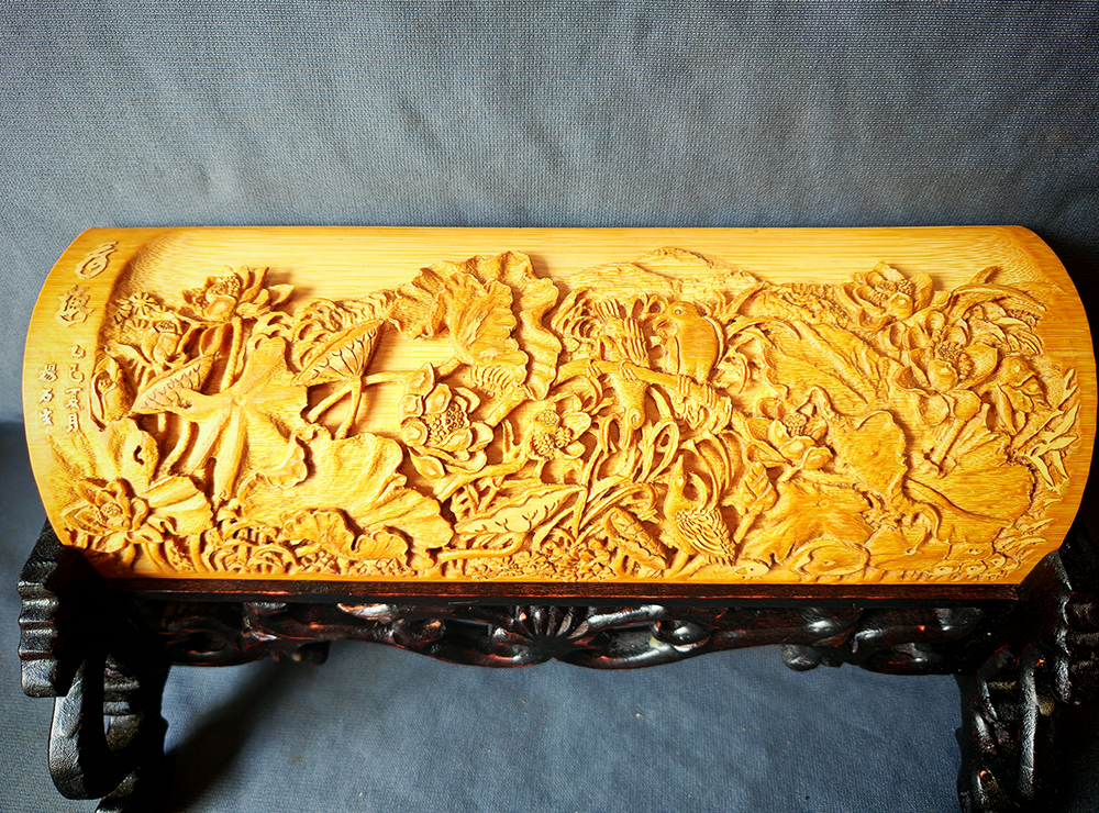 杨石生竹雕作品《荷趣》(图1)