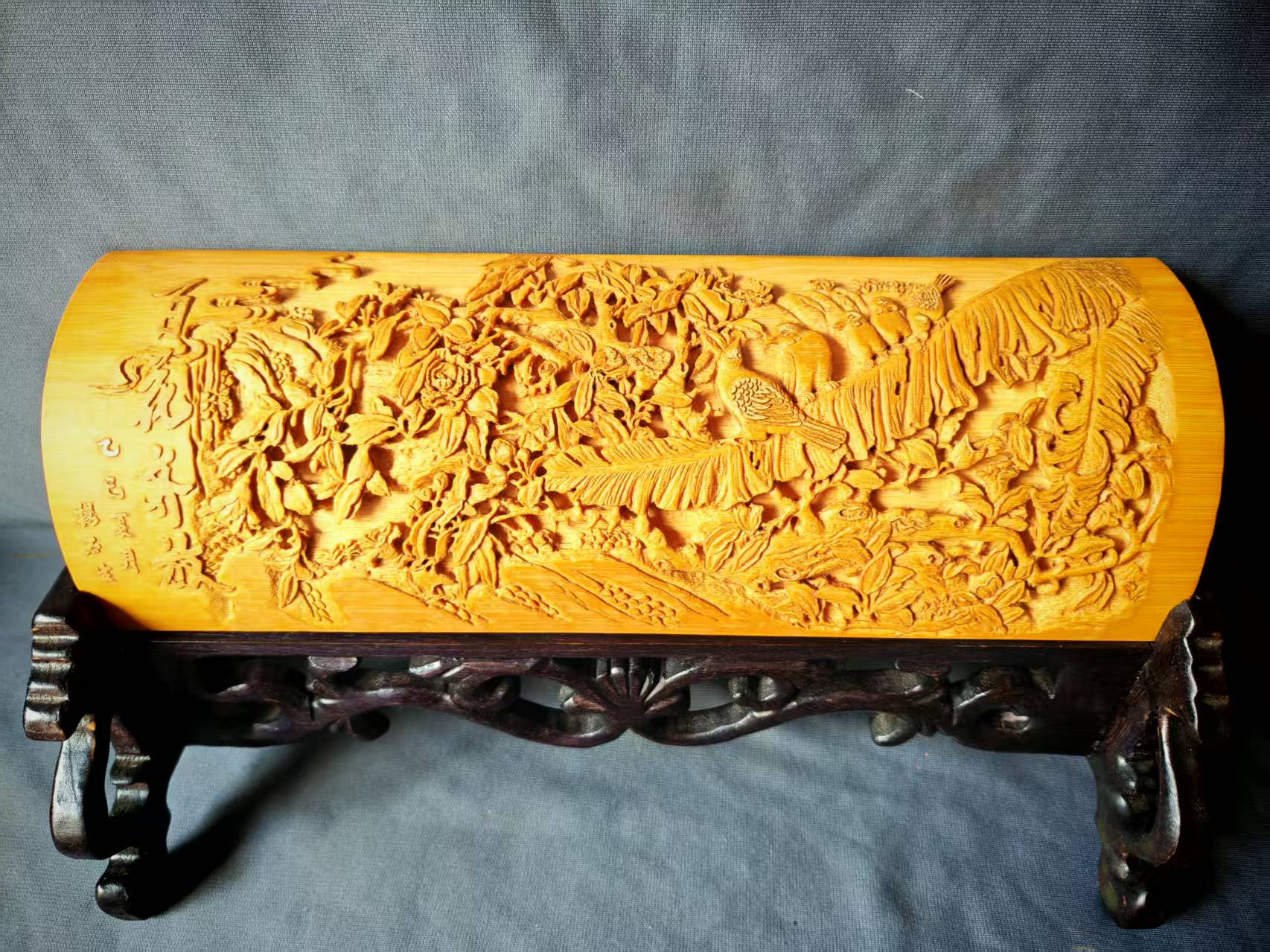 杨石生竹雕作品《百花齐放》(图1)