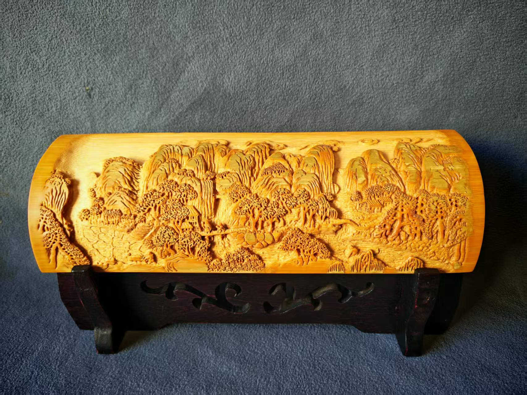 杨石生竹雕作品《家山情怀》(图1)