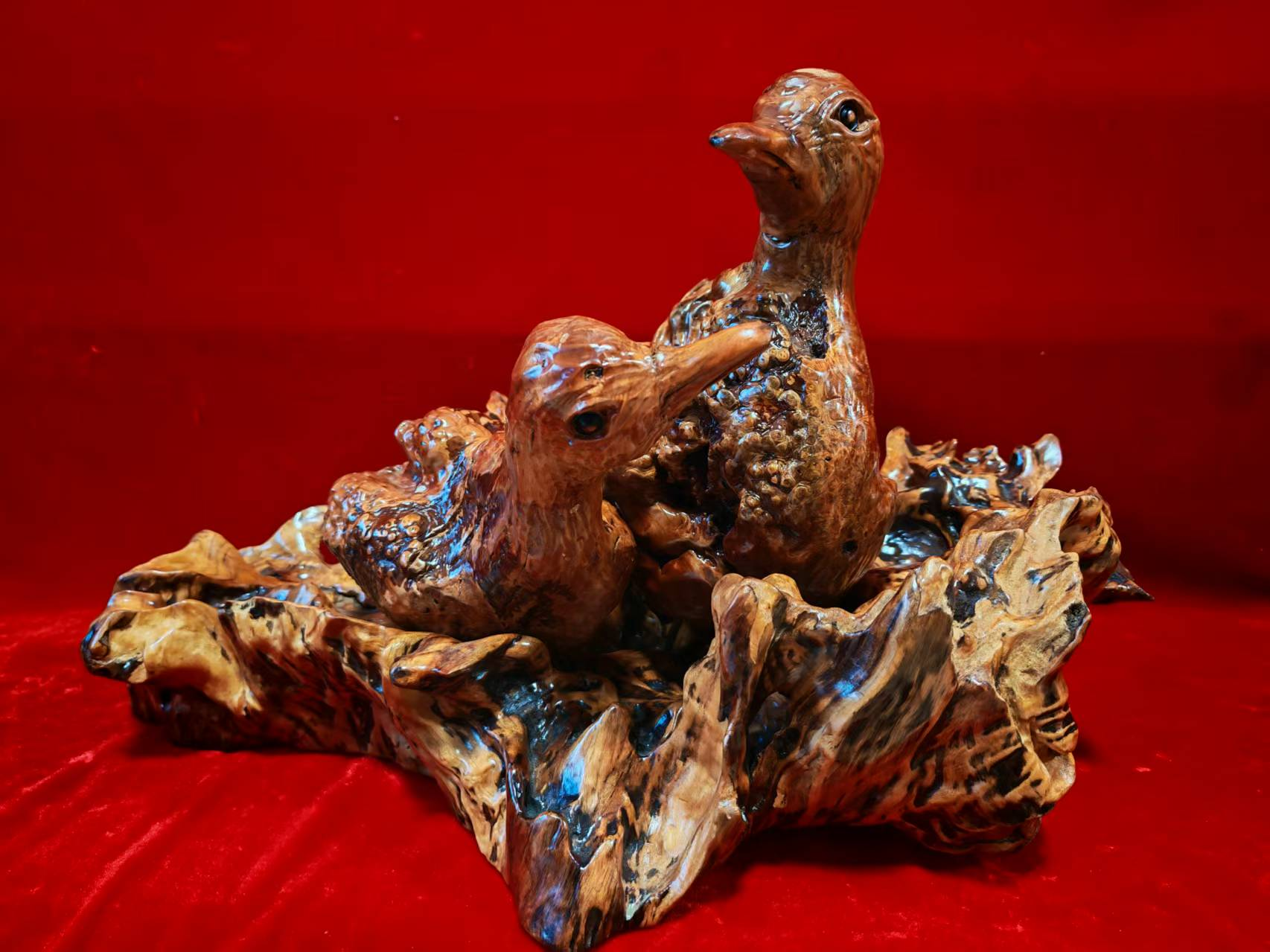 杨石生根雕作品《真情满屋》(图1)