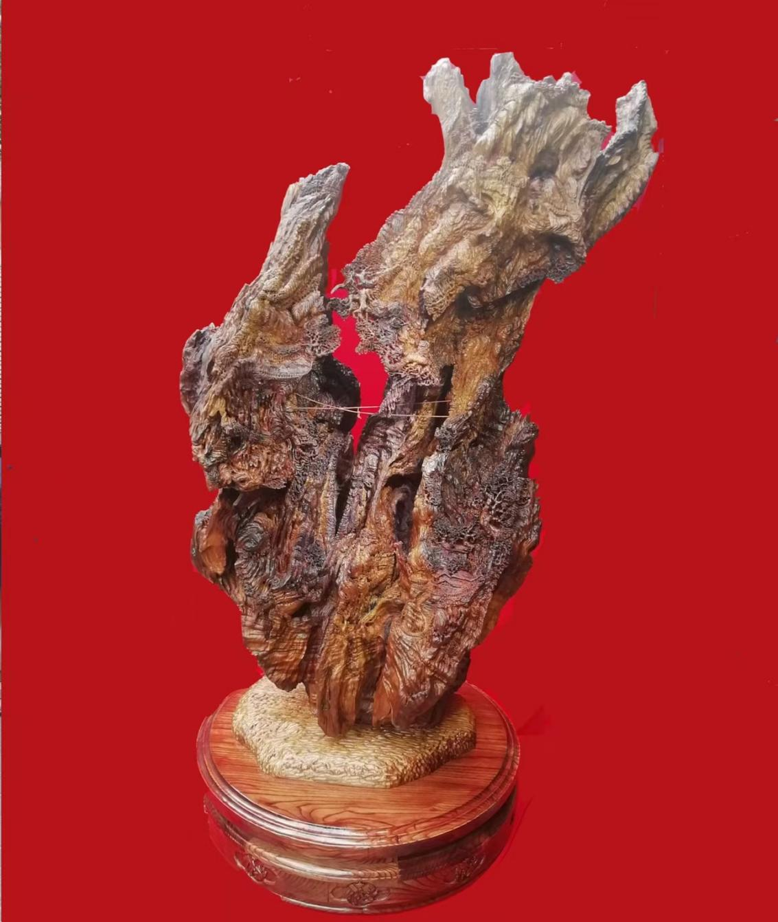 杨石生金丝楠根雕作品《险崖幽居》(图1)