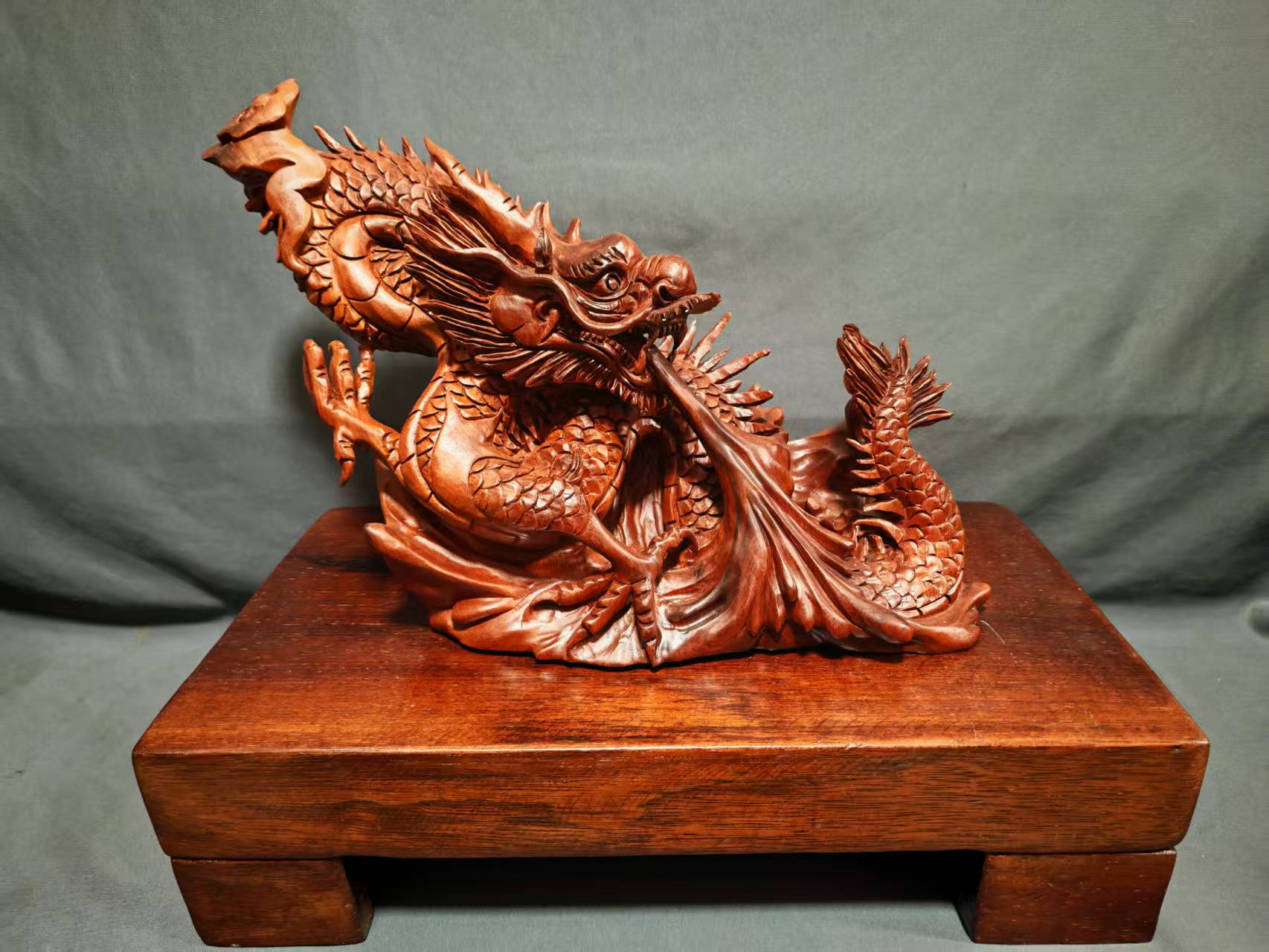 杨石生红木根雕作品《龙腾盛世》(图1)