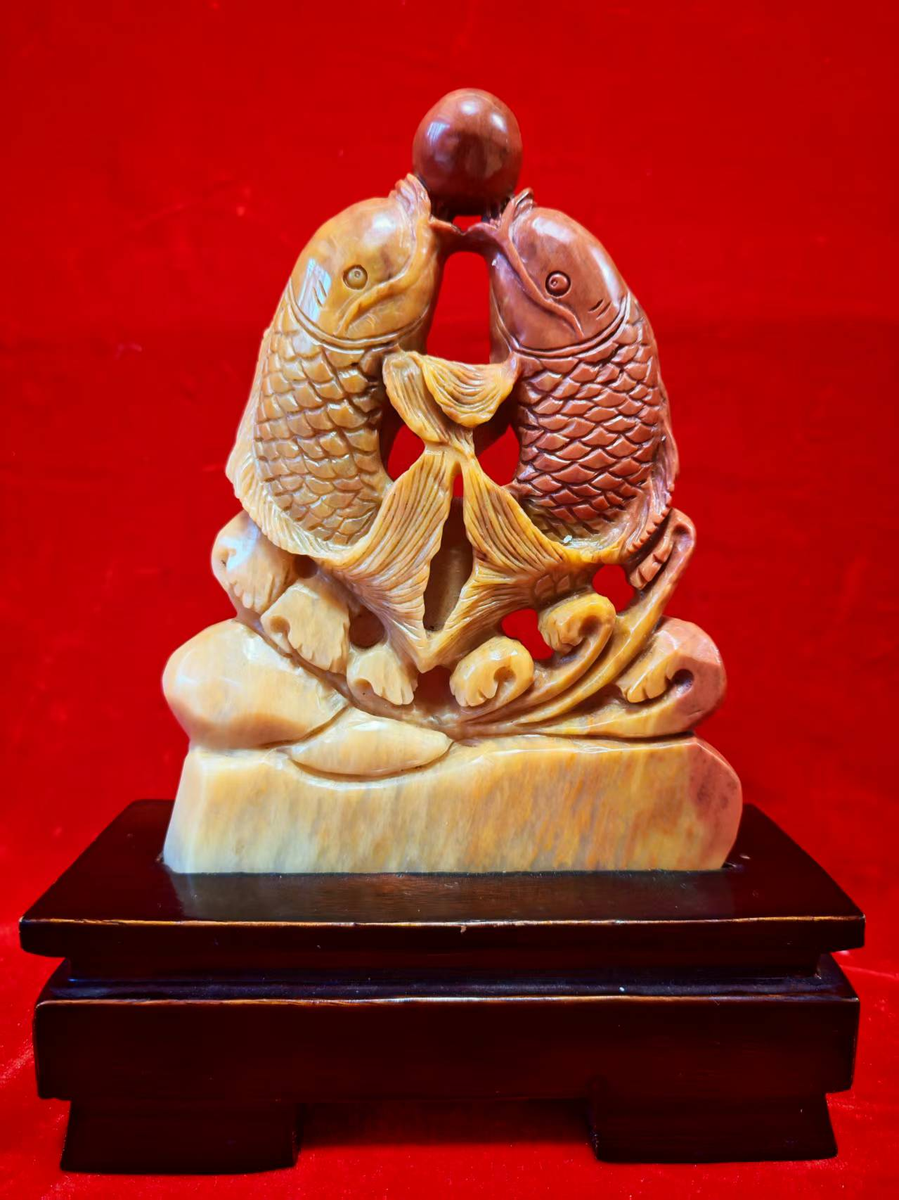 杨石生石雕作品《同心同德》(图1)