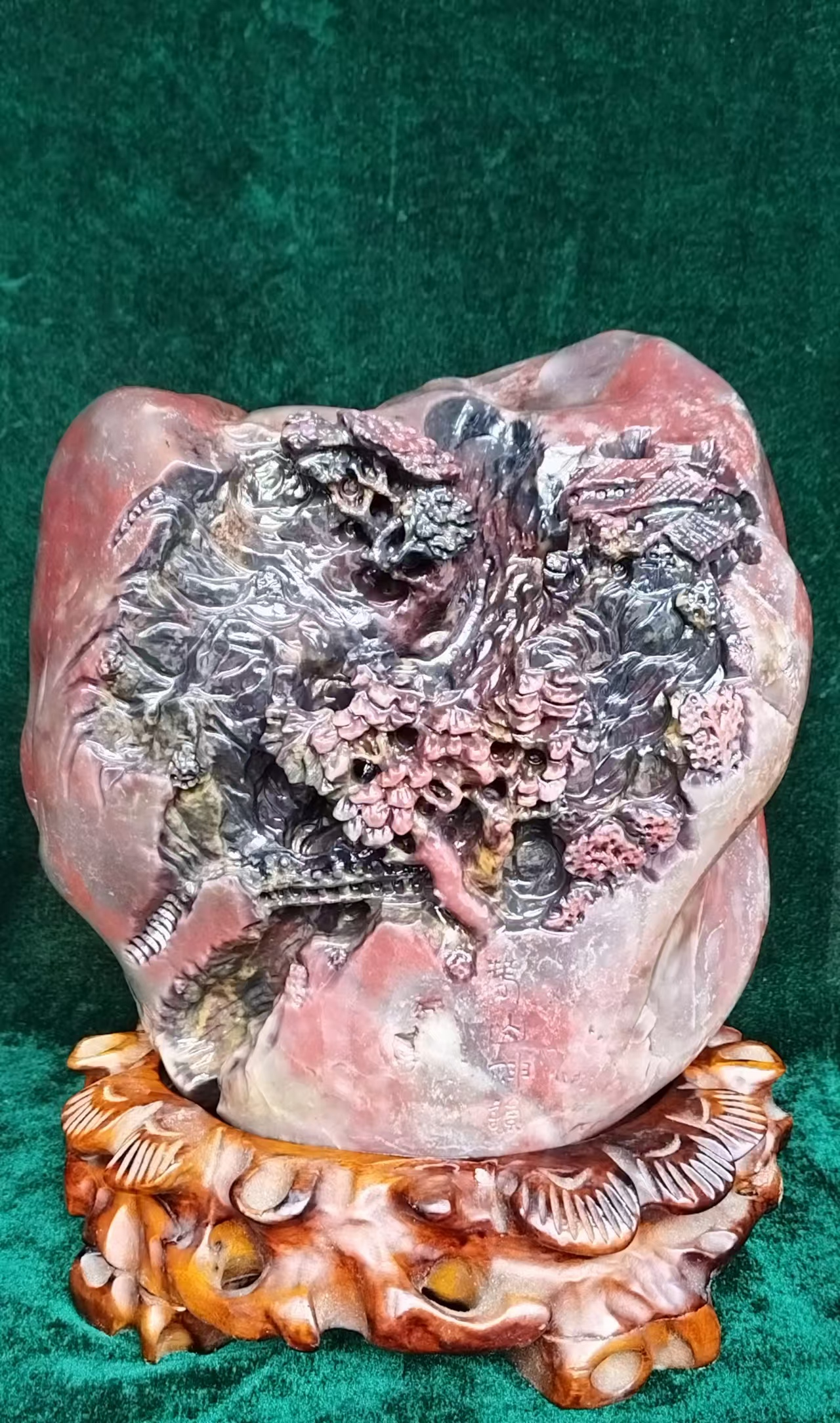 杨石生石雕作品《春山神韵》